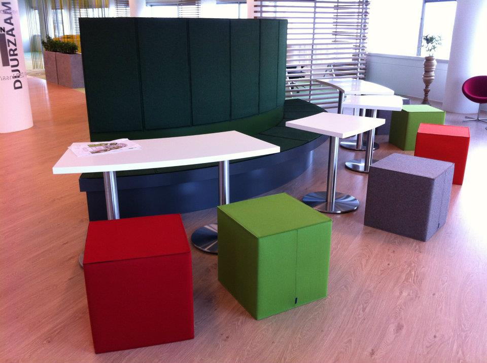 Effizienz und Stil: Unsere Büromöbel für anspruchsvolle Arbeitswelten